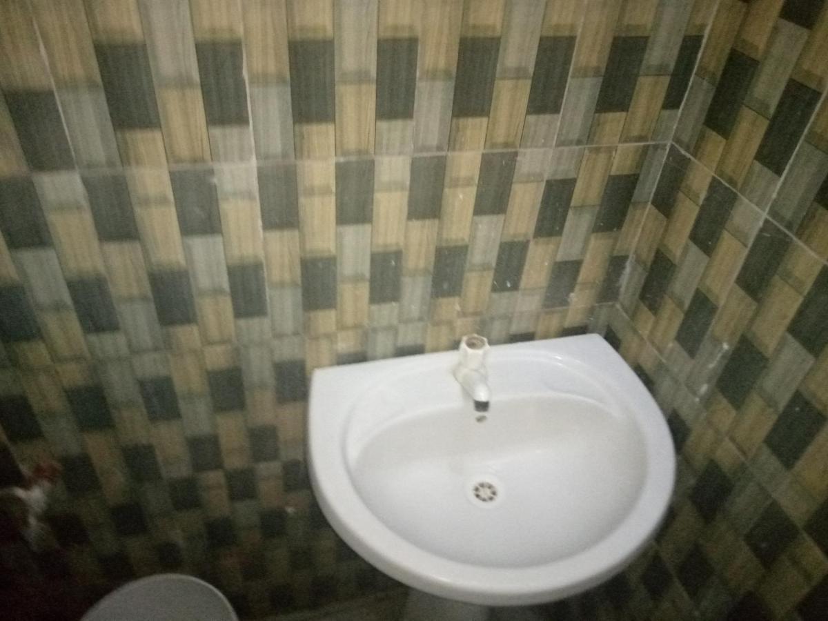 Kicec Bar And Guest House Airport Дар ес Саалам Екстериор снимка