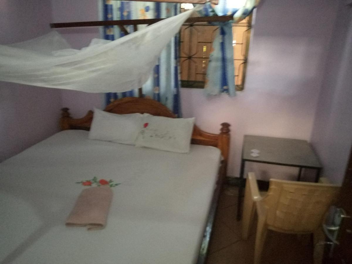 Kicec Bar And Guest House Airport Дар ес Саалам Екстериор снимка