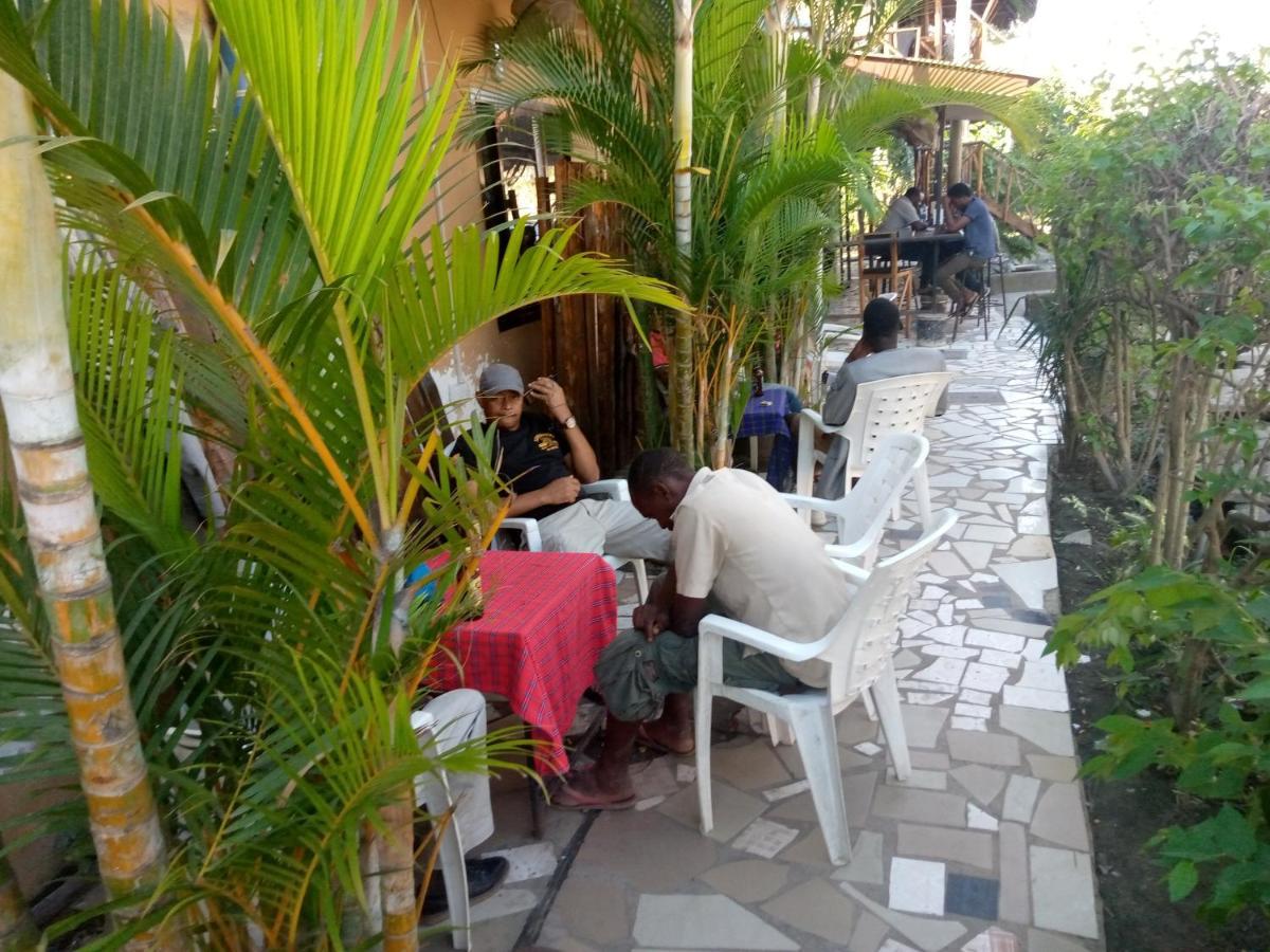 Kicec Bar And Guest House Airport Дар ес Саалам Екстериор снимка
