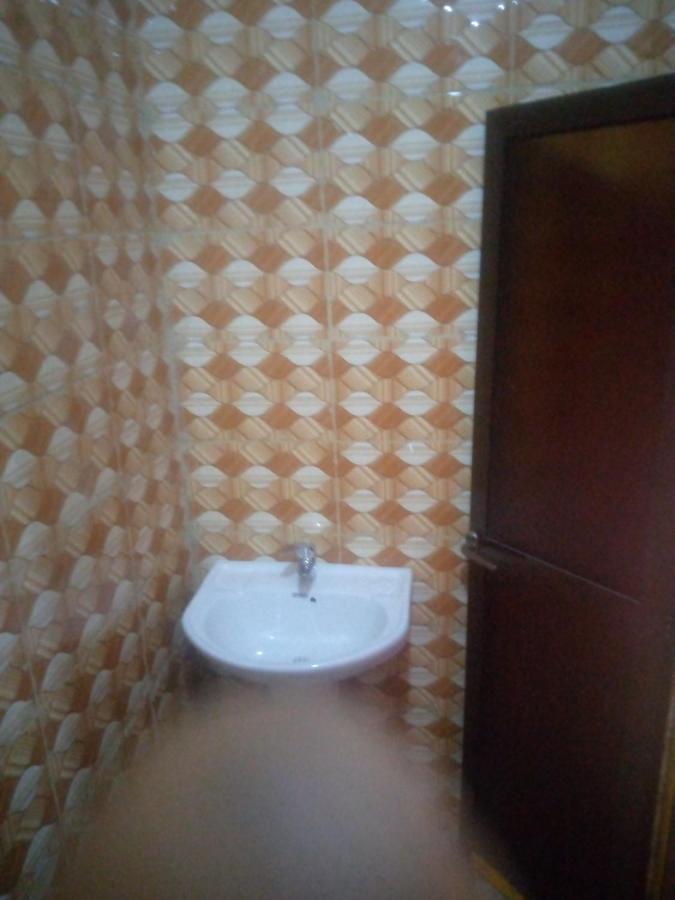 Kicec Bar And Guest House Airport Дар ес Саалам Екстериор снимка